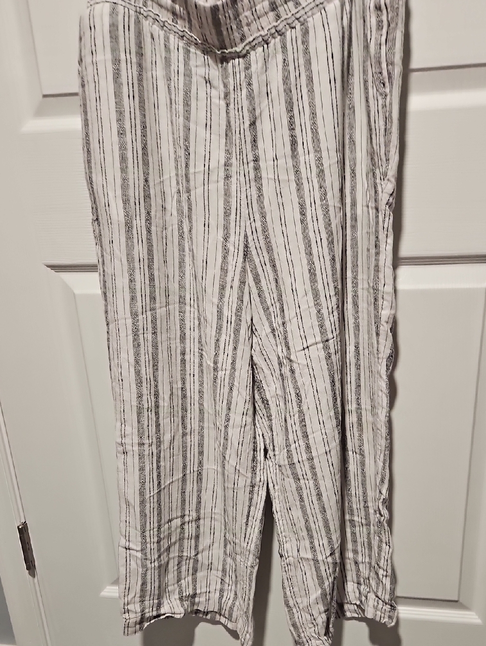 Time and Tru White and Black Striped Cropped Pants